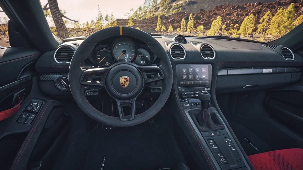 Prices and Specifications for Porsche 718 Spyder RS 2024 in UAE